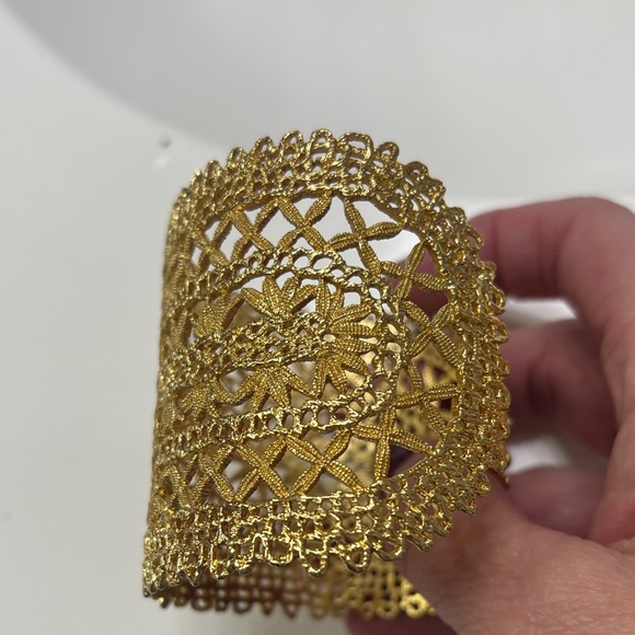 Stella & Dot Gold Filigree Bracelet - Picture 4 of 5